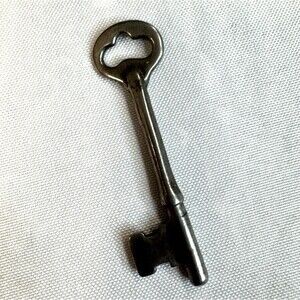 Antique Vintage 2.75" Steel Skeleton Key Solid Barrel Marked 41